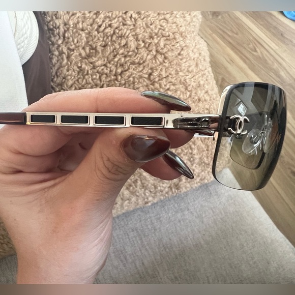 Chanel Sunglasses authentic - Picture 3 of 14